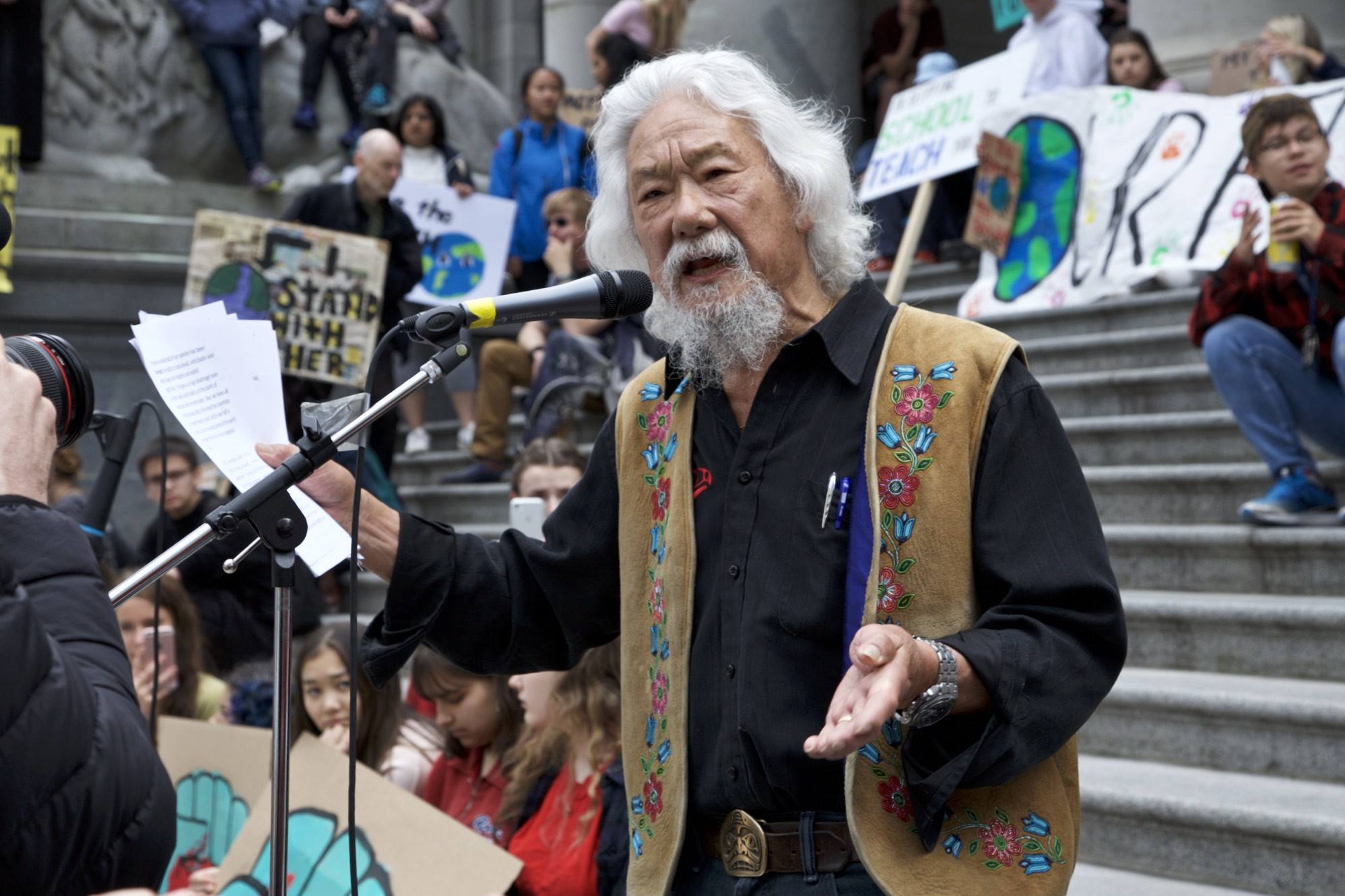 David Suzuki speaks to crowd of demonstrators