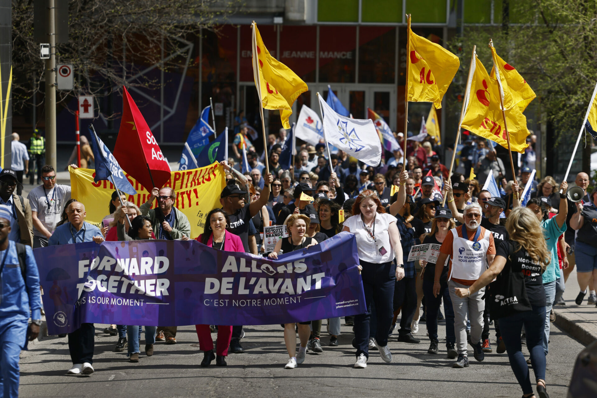 NEW POLL: CANADIANS BACK UNIONS TO DELIVER WORKER PROTECTIONS, FAIRER WAGES