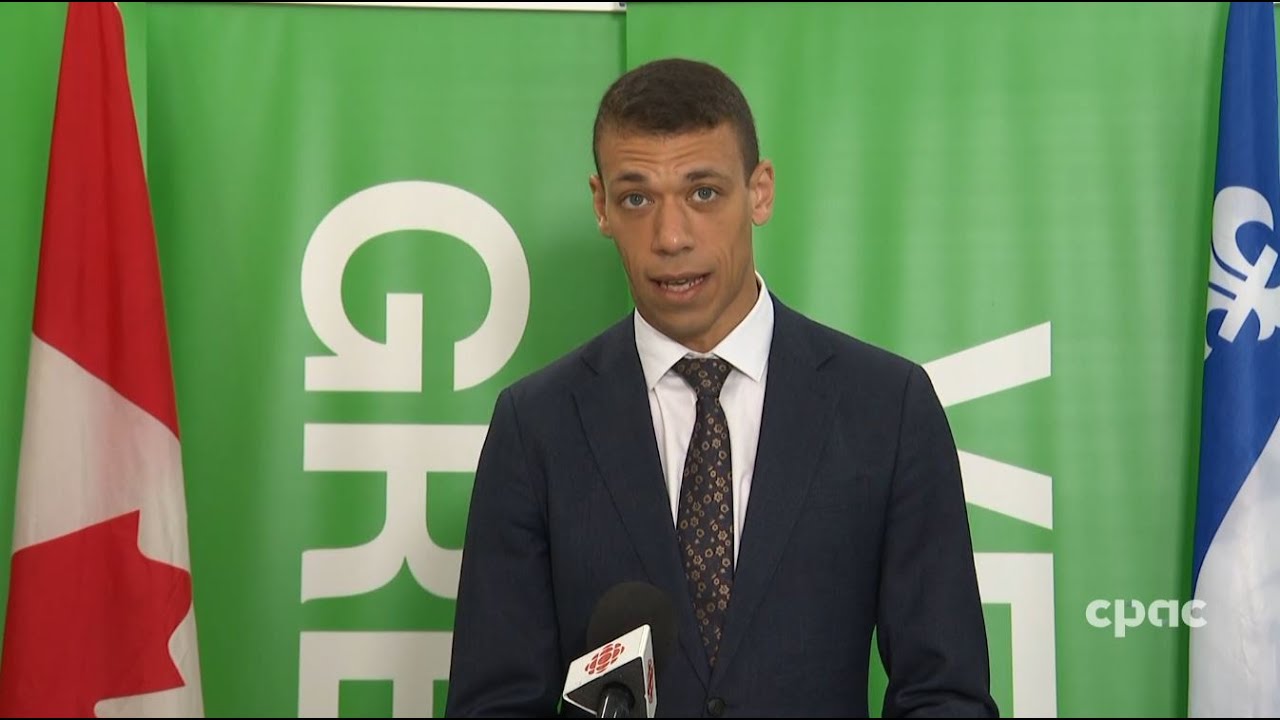 Jonathan Pedneault s'entretient avec des journalistes à Montréal