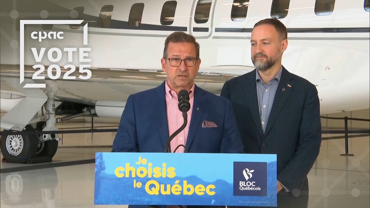 Yves-François Blanchet s'entretient avec des journalistes, à Dorval