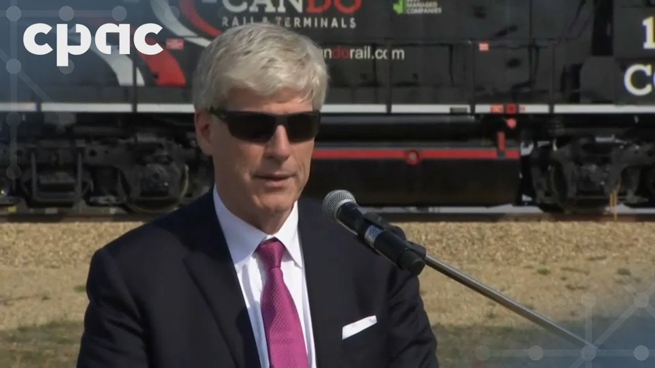 Minister Tim Hodgson takes part in a rail infrastructure announcement in Edmonton – Sept. 10, 2025