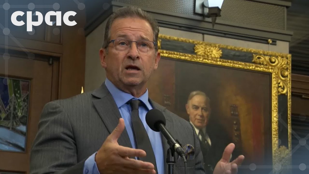 Le chef du Bloc Québécois parle aux journalistes à Ottawa – 28 octobre 2025