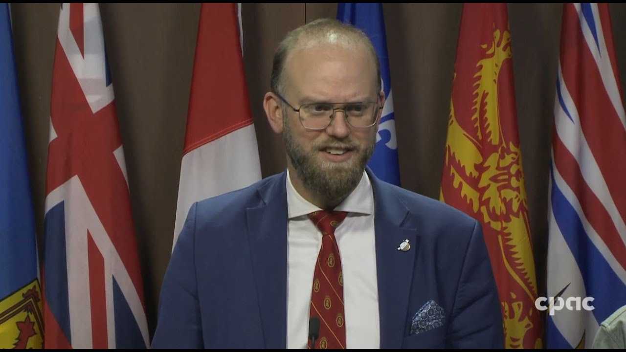 Conservative MP Arnold Viersen holds a news conference on beekeeping – November 25, 2025