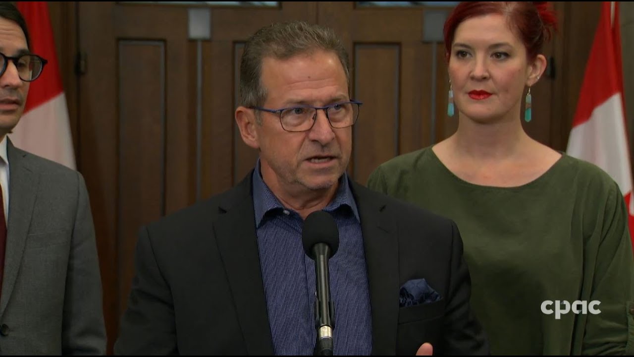 Le chef du Bloc Québécois Yves-François Blanchet parle aux journalistes – 18 novembre 2025