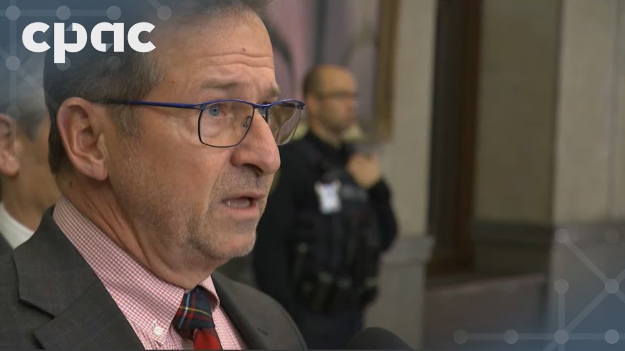 Le chef du Bloc Québécois Québécois Yves-François Blanchet parle aux journalistes – 9 décembre 2025