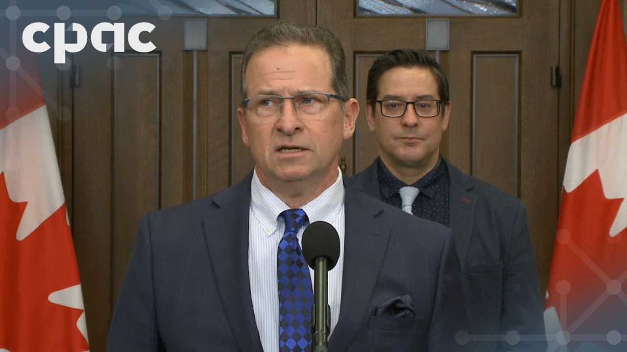 Le chef du Bloc Québécois Yves-François Blanchet s’adresse aux journalistes à Ottawa – 10 mars 2026