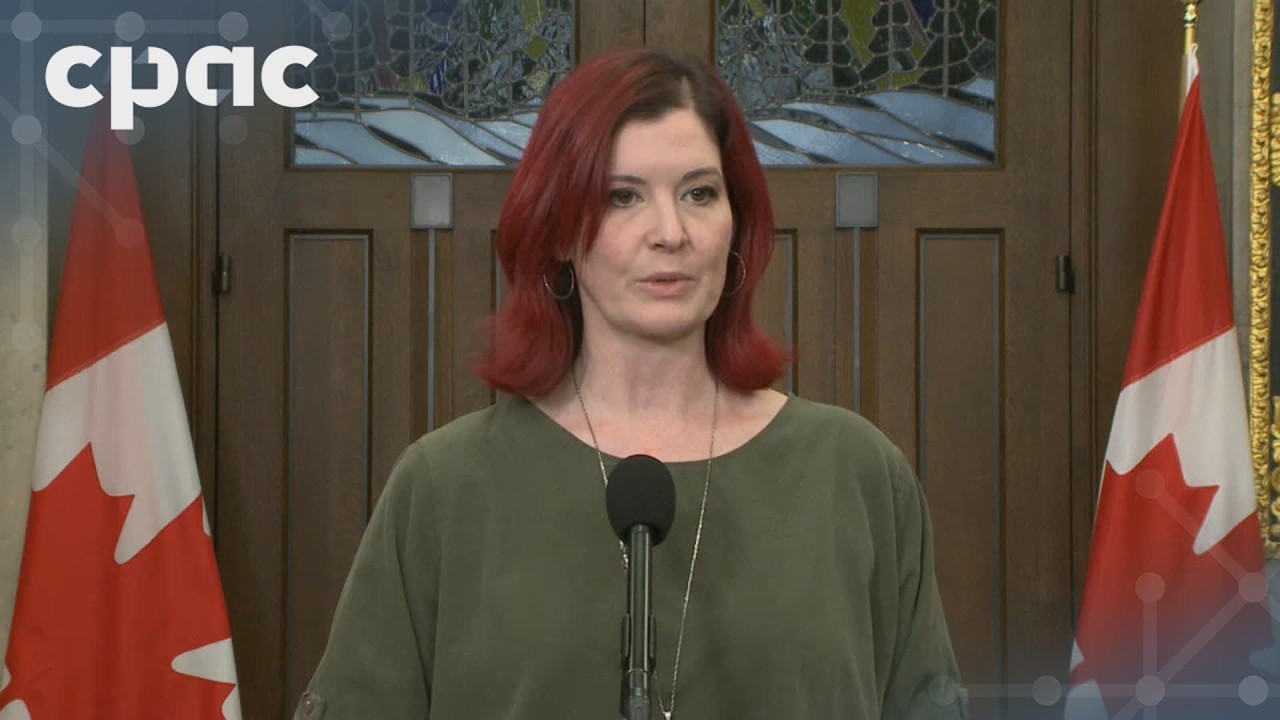 Mêlée de presse avec la leader parlementaire du Bloc Québécois, Christine Normandin