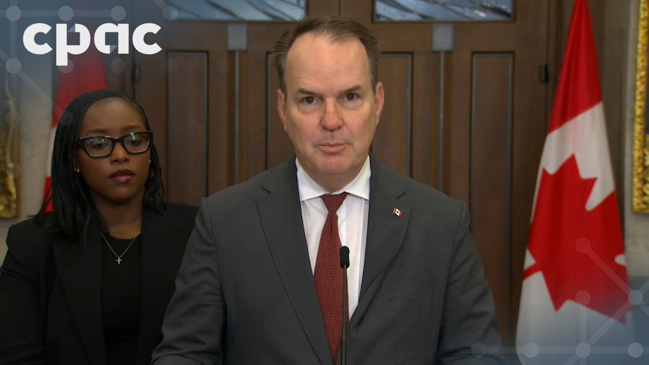 Government House Leader Steven MacKinnon speaks with reporters – April 22, 2026