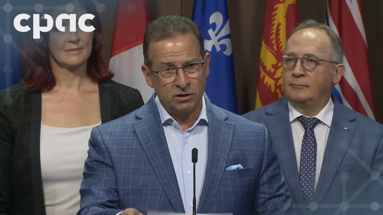 Le chef du Bloc Québécois parle aux journalistes sur la colline du Parlement – 14 avril 2026