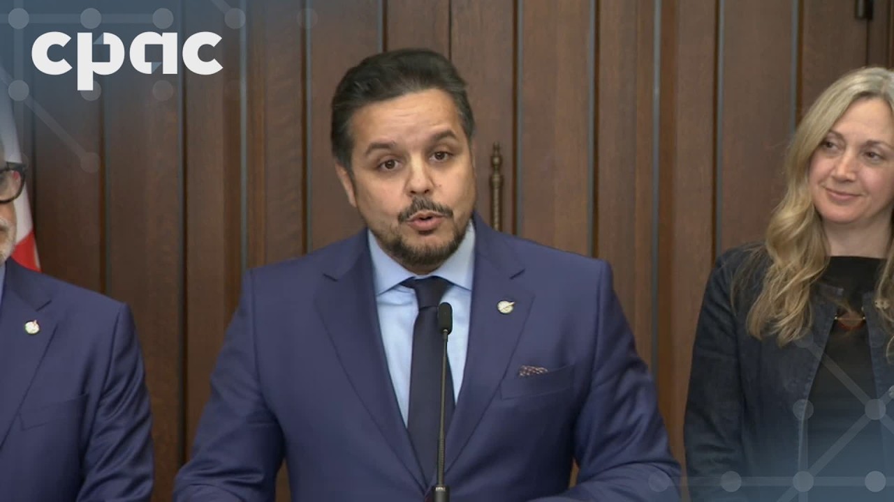 Liberal MPs Abdelhaq Sari and Steven Guilbeault hold a news conference – April 30, 2026