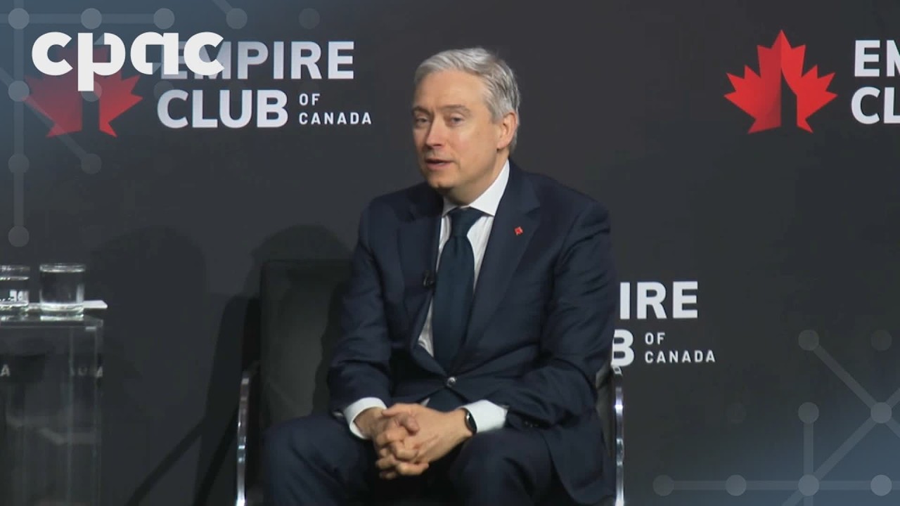 Finance Minister François-Philippe Champagne in conversation with podcaster David Herle