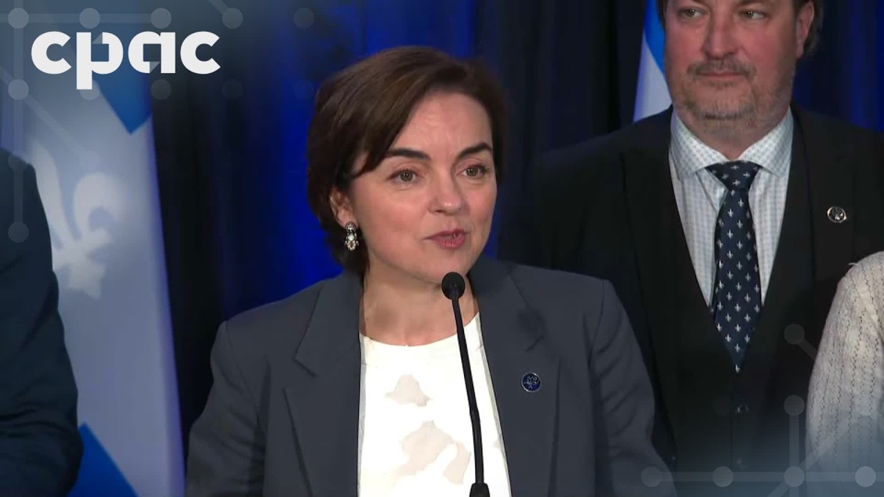 La première ministre du Québec Christine Fréchette s’entretient avec des journalistes – 1er mai 2026