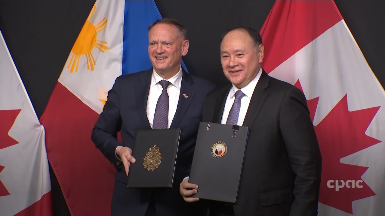 Defence minister McGuinty and Philippine defense secretary hold a joint news conference